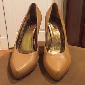 Leather Camel Escada pumps